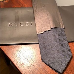 *BRAND NEW AUTHENTIC* Gucci navy tie